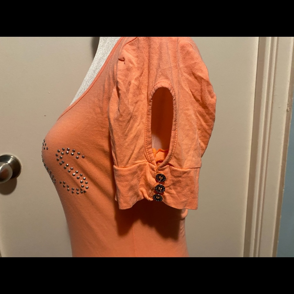 GUESS CUT OUT SHOULDER T-SHIRT - Picture 14 of 16